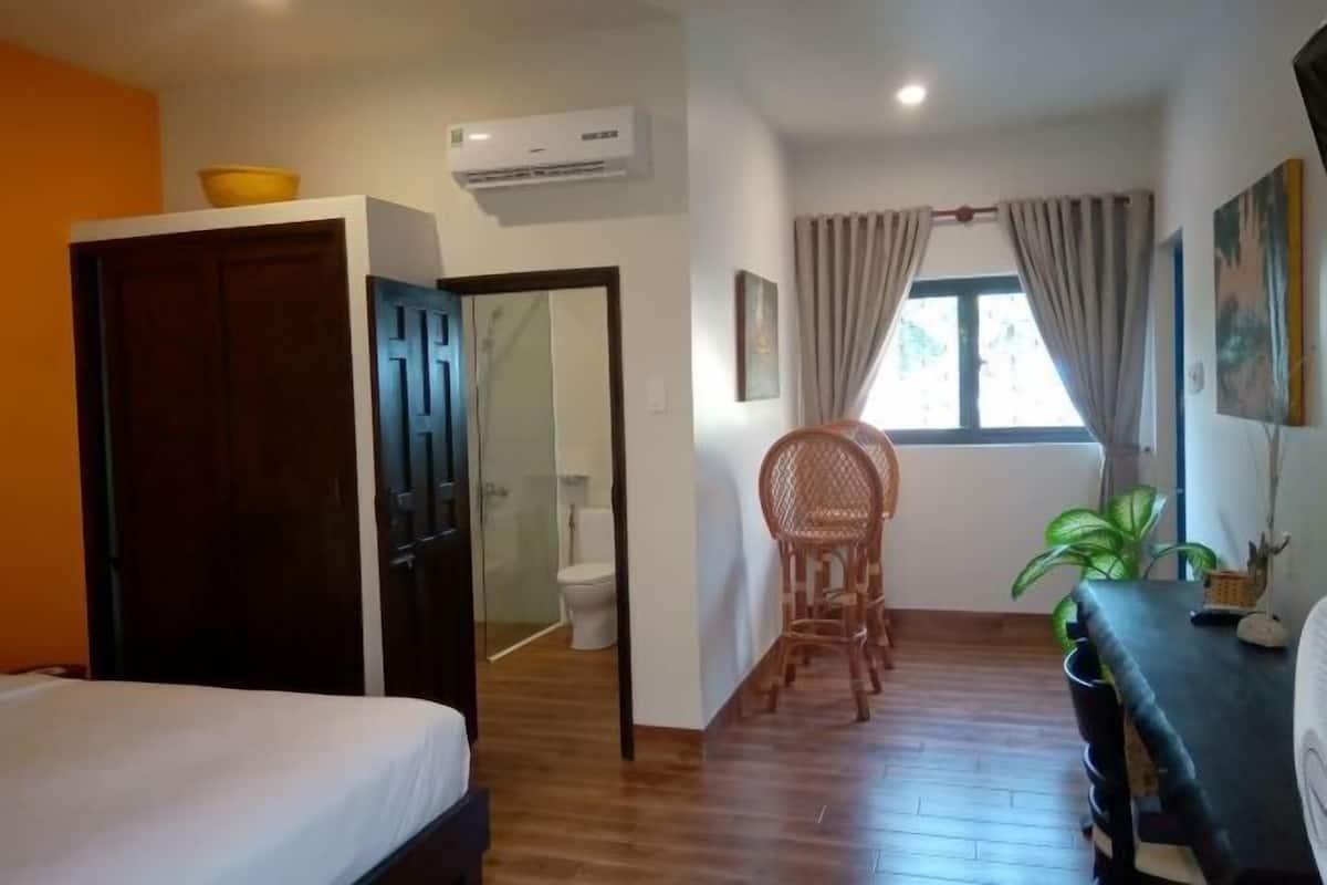 Een minibar, een kluis op de kamer, individueel gedecoreerd