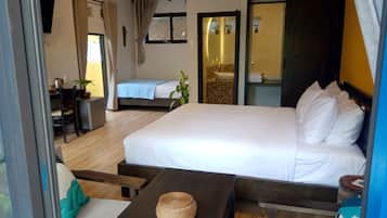 Minibar, in-room safe, individually decorated, individually furnished