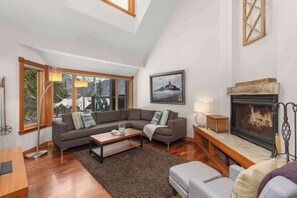 TV, fireplace, offices - Private Hot Tub, BBQ Deck, and Secure Parking (Whistler)