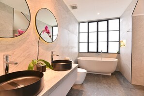 Luxury Villa, 4 Bedrooms | Bathroom | Separate tub and shower, deep soaking tub, free toiletries, hair dryer