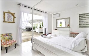 5 bedrooms, iron/ironing board, WiFi, bed sheets