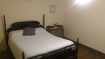 Classic Double Room (1 King Bed) | Iron/ironing board, free WiFi, bed sheets