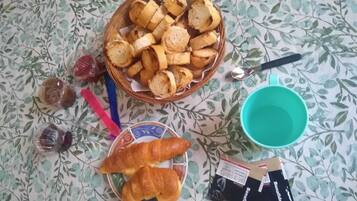 Daily continental breakfast (USD 3 per person)