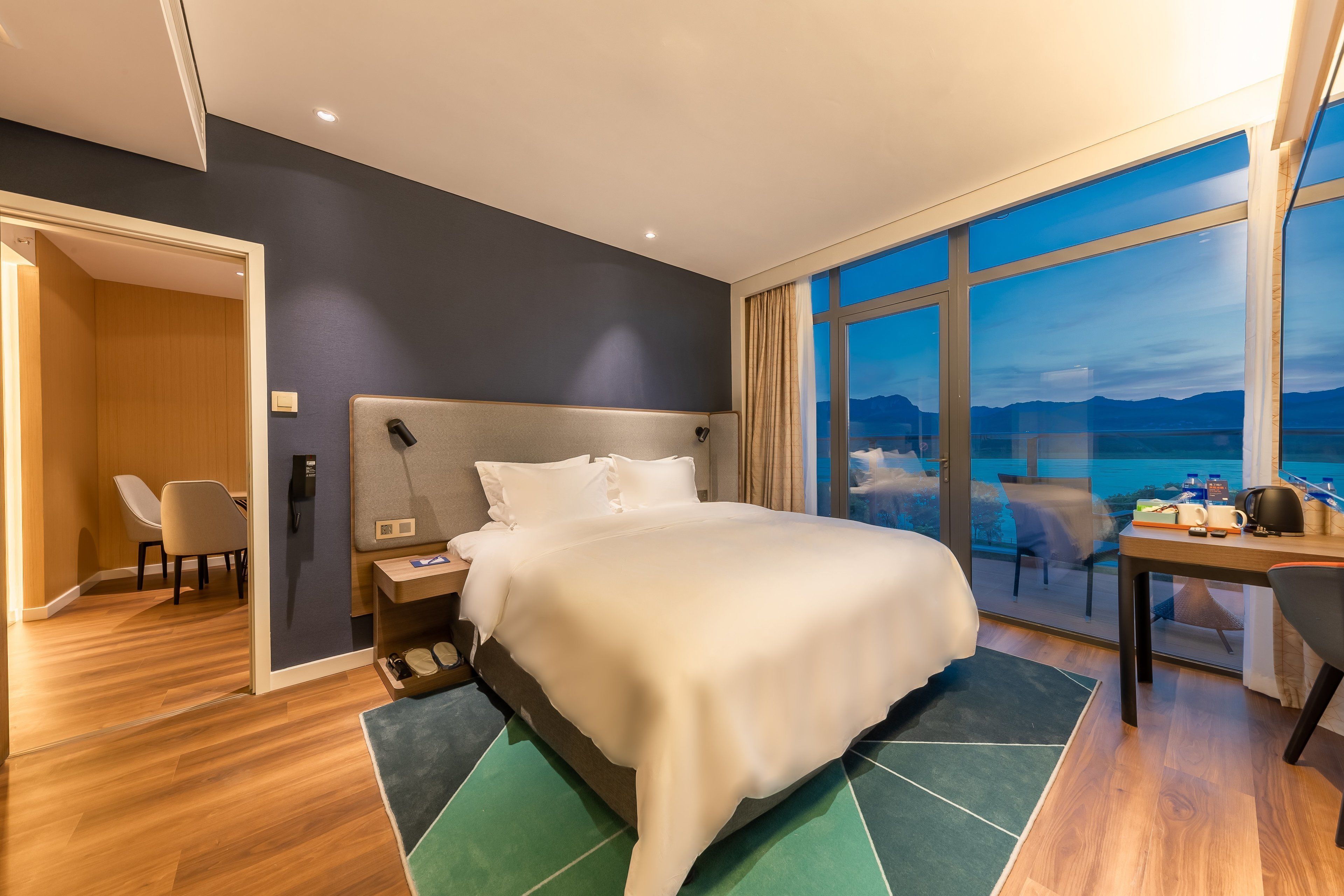 suite, 1 king bed | bed sheets