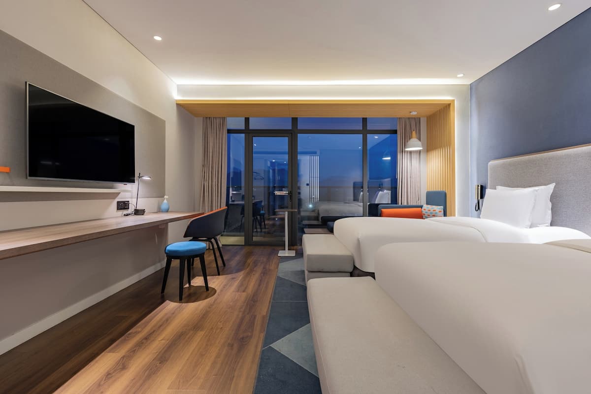 Standard Room, 2 Twin Beds, River View | Bed sheets