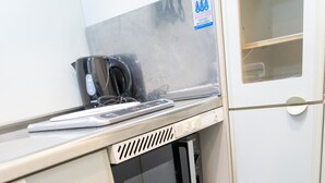 Căn hộ | Bếp nhỏ riêng | Tủ lạnh, lò vi sóng, bếp nấu, dụng cụ nấu nướng/bát dĩa/dao nĩa 