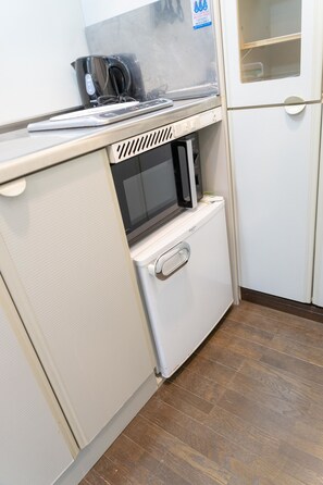 อพาร์ทเมนท์ | ครัวขนาดเล็กส่วนตัว | ตู้เย็น, ไมโครเวฟ, เตาประกอบอาหาร, เครื่องครัว/จาน/ช้อนส้อม