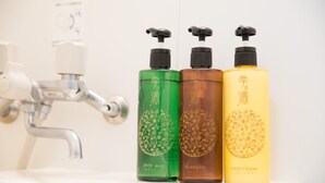 Apartment (304) | Bathroom amenities - Umeda Mezondogure (Osaka)