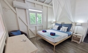 3 bedrooms, in-room safe, iron/ironing board, WiFi