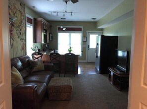 Living area - Home away from home 5miles from town (Asheville)