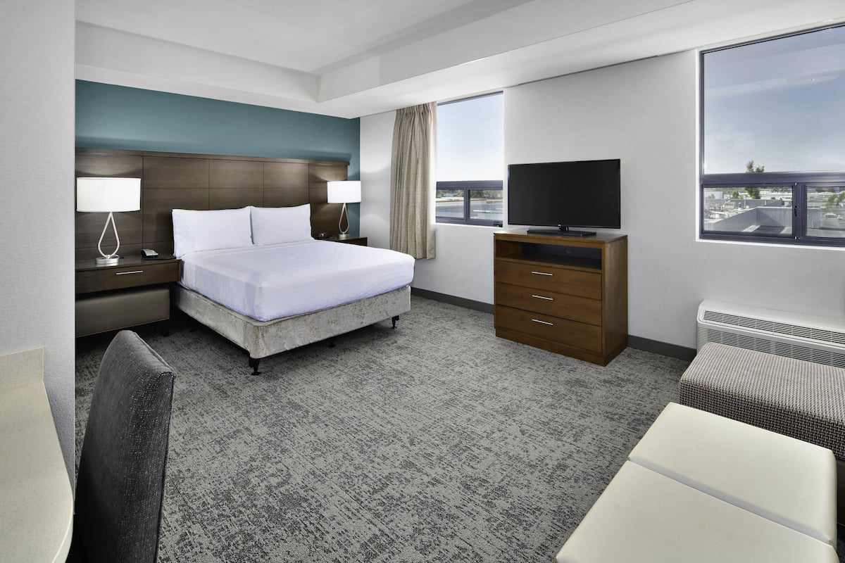1 bedroom, desk, laptop workspace, blackout drapes