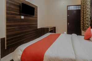 Premium bedding, individually decorated, individually furnished, desk