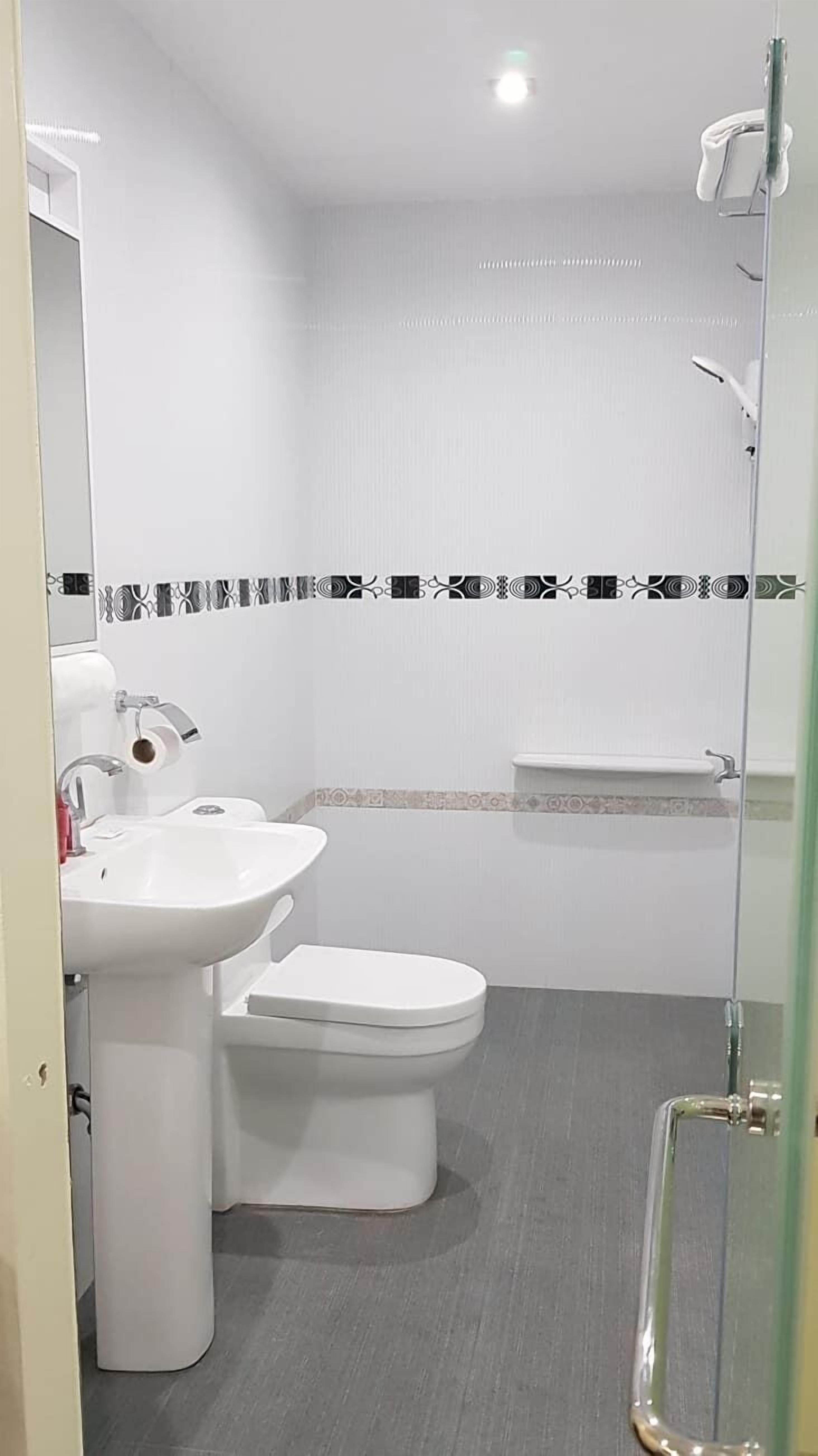 shower, rainfall showerhead, free toiletries, hair dryer