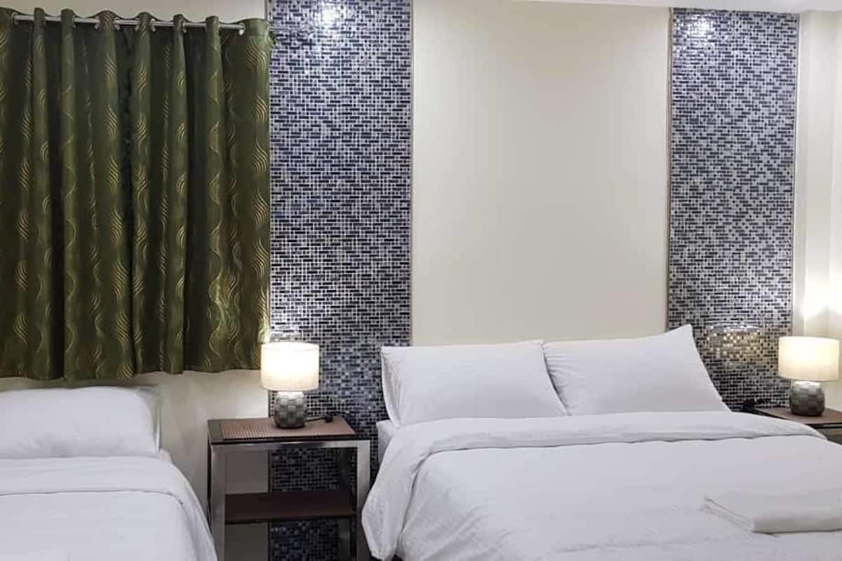 triple room | desk, iron/ironing board, free wifi, bed sheets