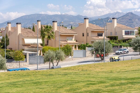 المنشأة من الخارج