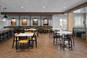 Free daily buffet breakfast  - Fairfield Inn & Suites by Marriott Lake Geneva (Lake Geneva)
