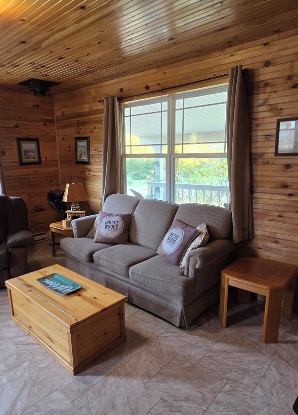 Smart TV, toys - Cozy 2 BR Cottage close to Cavendish
Inn The Woods Cottages PEI - Cottage 2 (Kensington)