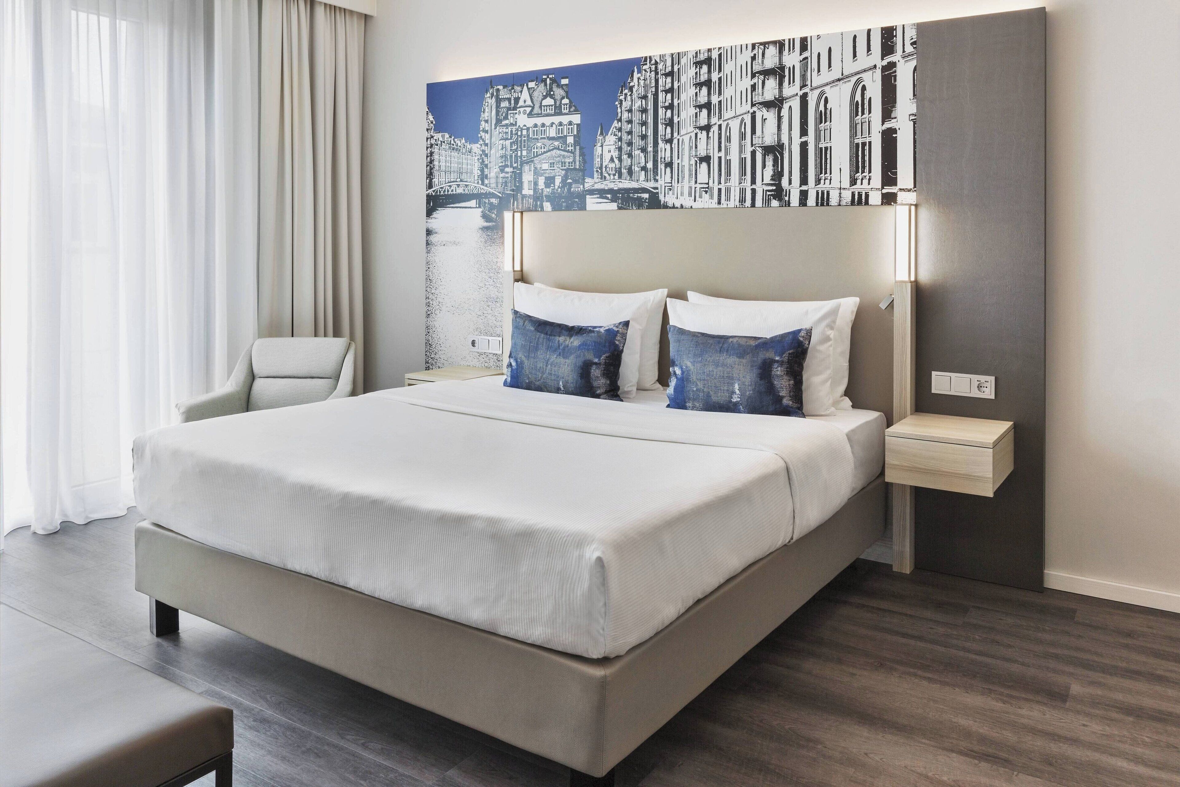 junior suite, 1 bedroom, non smoking | hypo-allergenic bedding, in-room safe, desk, laptop workspace