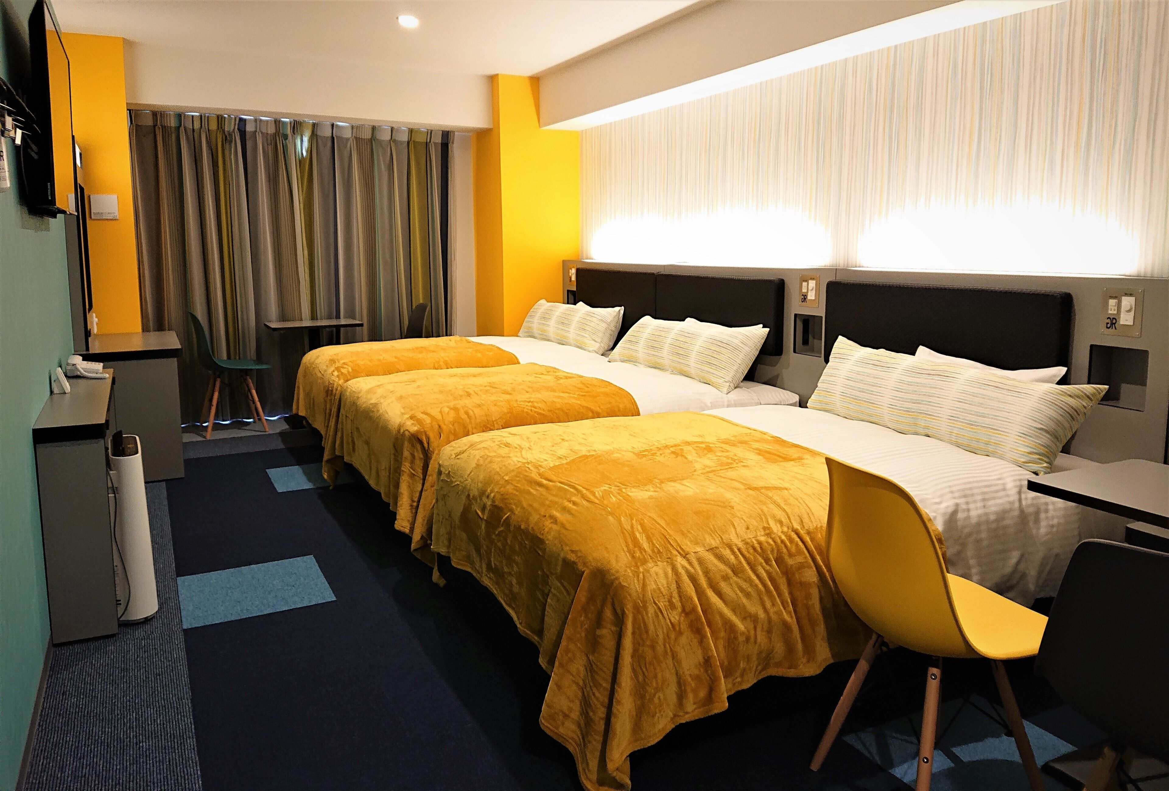 triple room, non smoking | 1 bedroom, down duvets, desk, blackout curtains