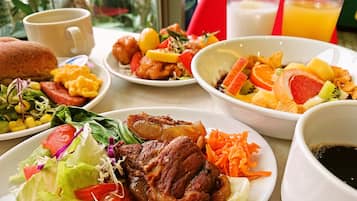 朝食 (オーダー形式)、毎日提供 (有料)