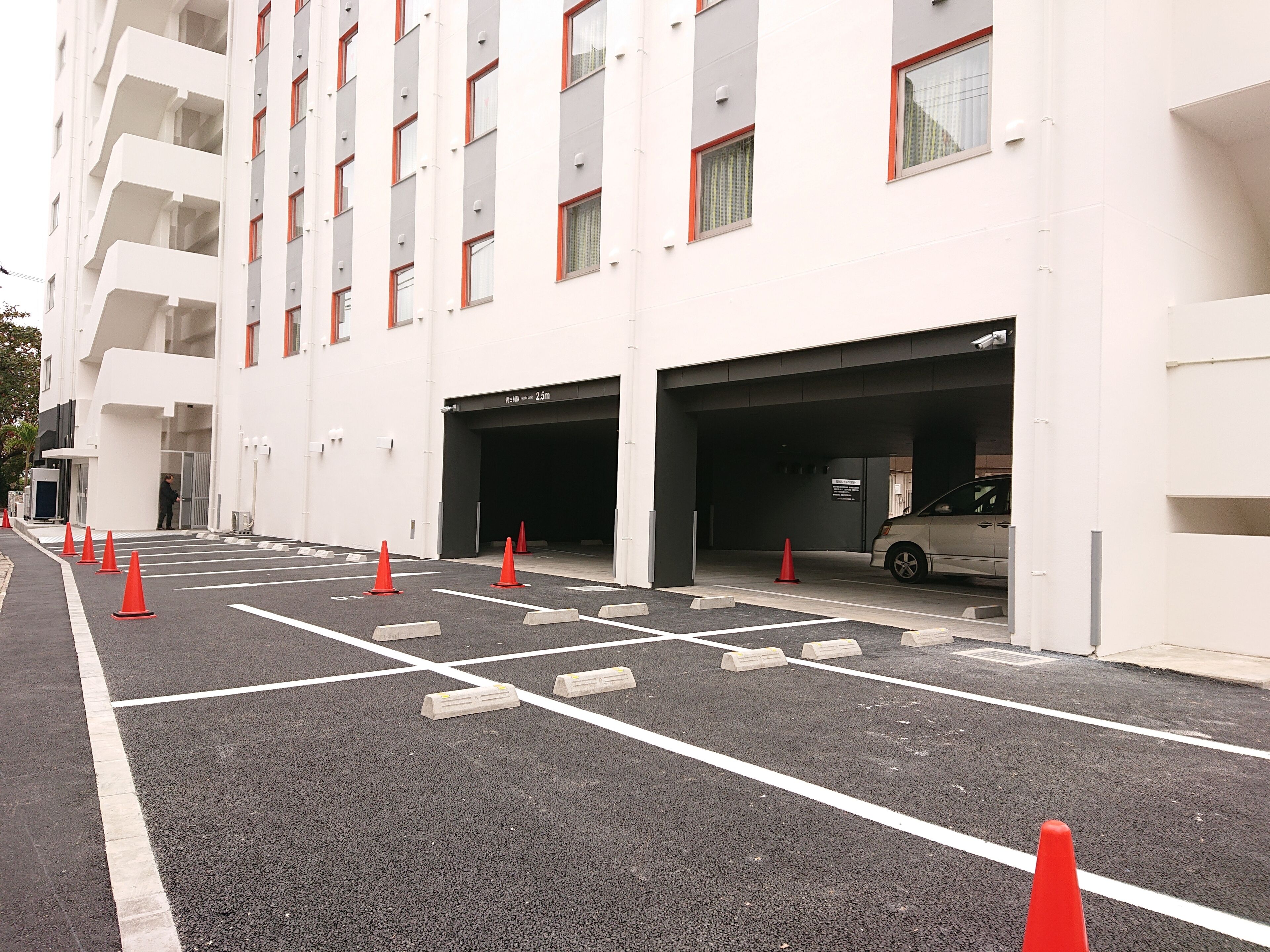 self-parking (surcharge) 700 per night