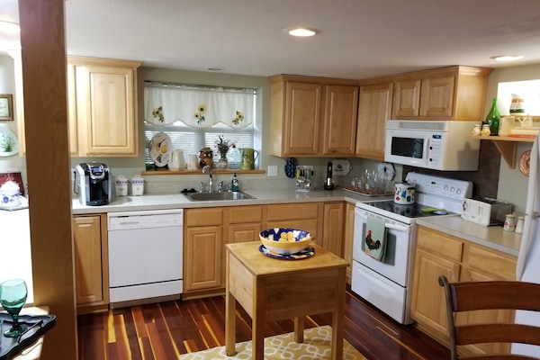 Kylskåp, mikrovågsugn, ugn och spishäll