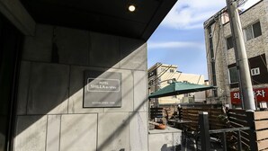 A hotel sign indicating "SHILLA e-stay" with a "HOTEL" label and "ESTABLISHED 1998" text. - Shilla E Stay Motel (Yeosu)