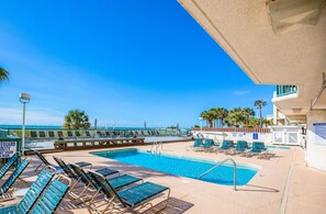 Een binnenzwembad, een verwarmd zwembad