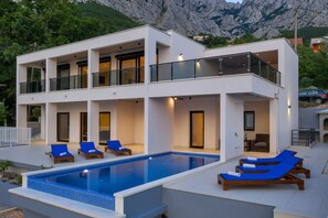 Outdoor pool, an infinity pool