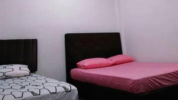 Rom (Private Room (3,4,5)) | Blendingsgardiner, strykejern/-brett, wi-fi (inkludert) og sengetøy