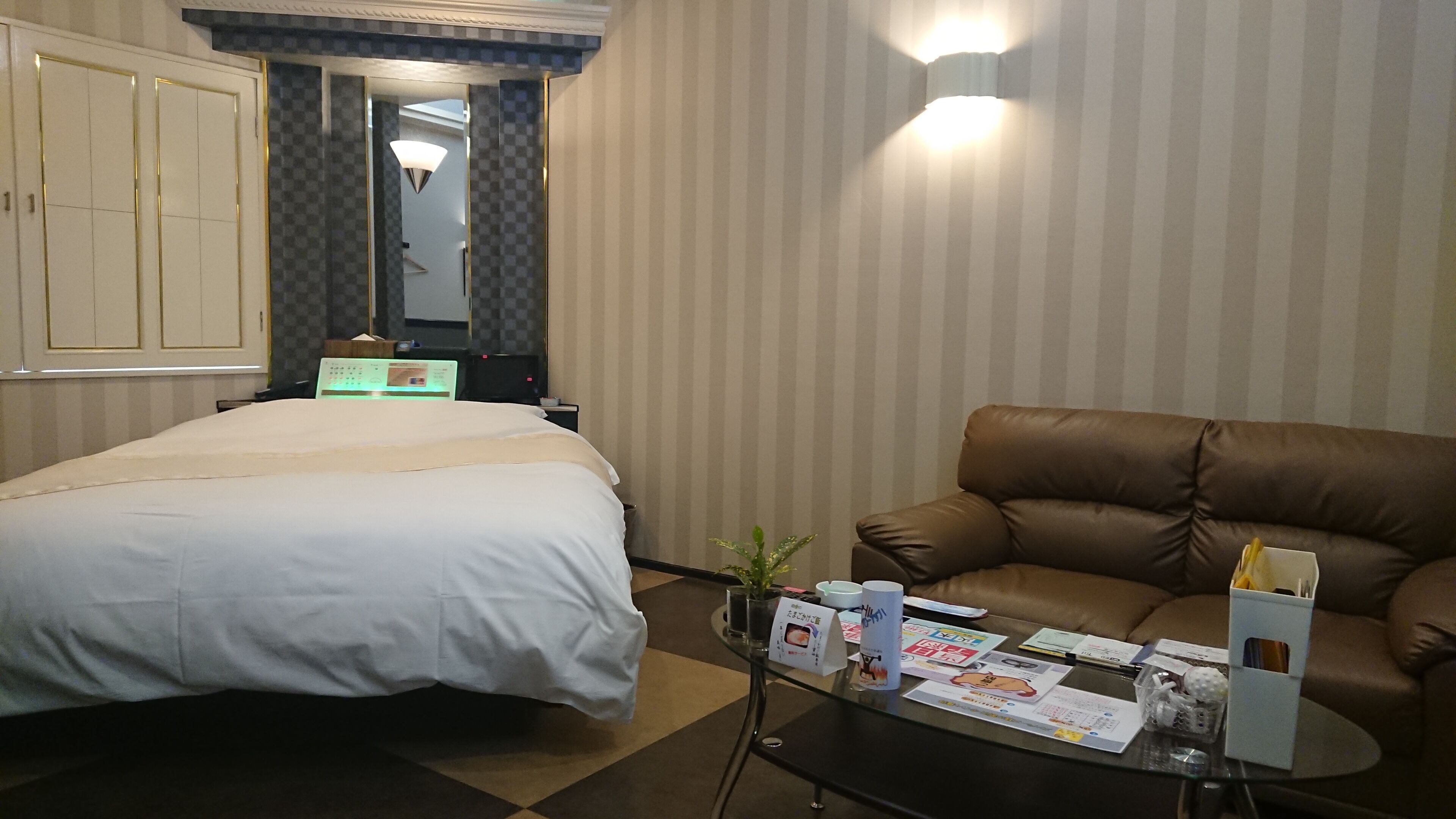 Premium bedding, down comforters, minibar, individually decorated