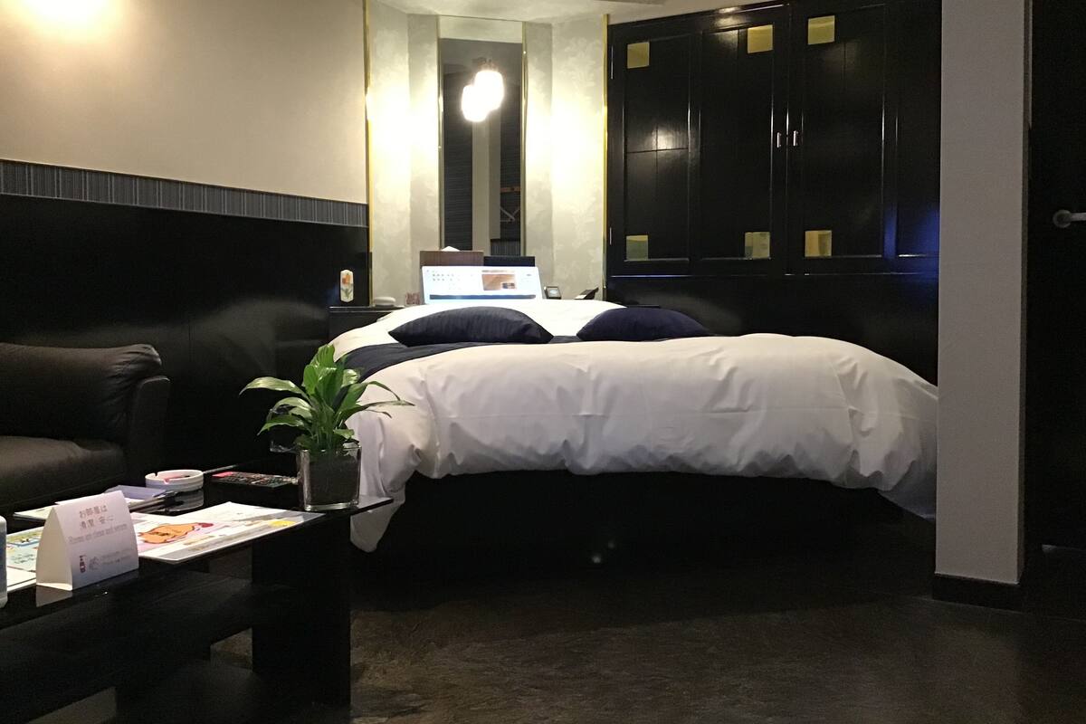 Deluxe Double Room, Smoking | Premium bedding, down comforters, minibar, desk