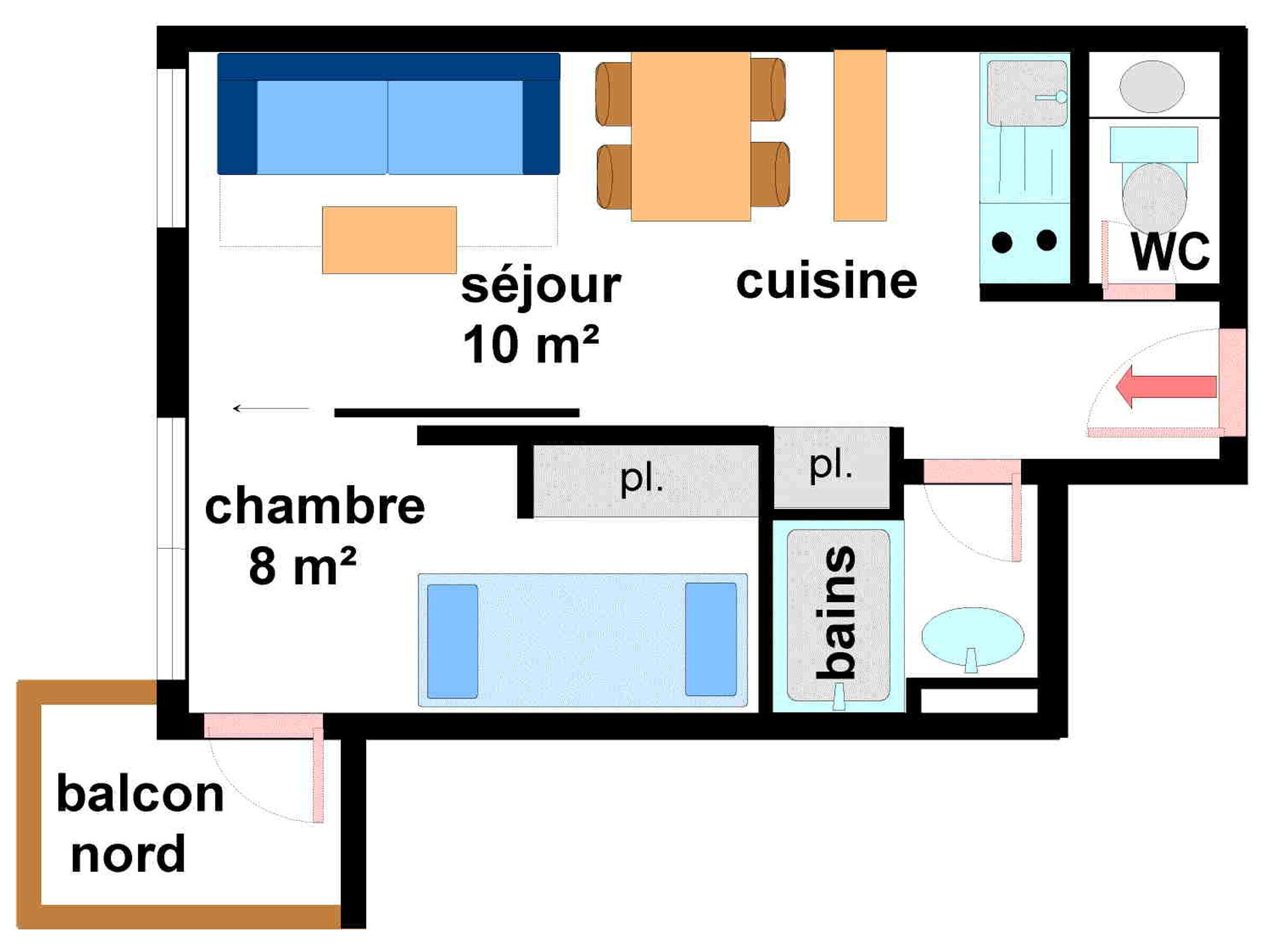 En planritning som visar ett vardagsrum på 10 m², ett kök, ett badrum med toalett, ett sovrum på 8 m², två badrum, en balkong (mot norr) och en pool.