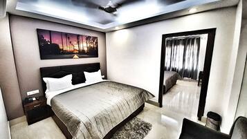 Individuell dekoriert, individuell eingerichtet, Schreibtisch