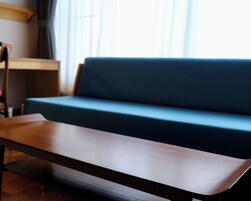 Habitación superior, 1 cama de matrimonio con sofá cama, no fumadores, baño compartido | Caja fuerte, tabla de planchar con plancha, wifi gratis y ropa de cama