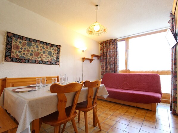 Dining - Ski-In/Ski-Out Apartment for 4 - Le Pied de Pistes Residence with Balcony (Lanslevillard)