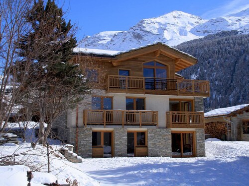 Spacious 3-Bedroom Apartment for 8 in Val Cenis near Ski Lift
