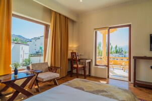 Habitación Premium | Mobiliario individual, escritorio, espacio para trabajar con un portátil