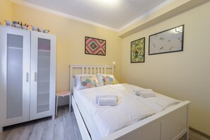 Desk, blackout curtains, iron/ironing board, free cots/infant beds - Apartament Kawowy - Apartamenty 5d (Swieradow-Zdroj)