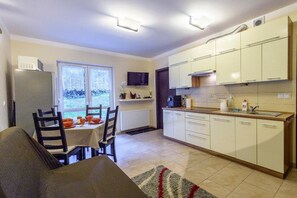 Full-sized fridge, microwave, stovetop, dishwasher - Apartament Kawowy - Apartamenty 5d (Swieradow-Zdroj)