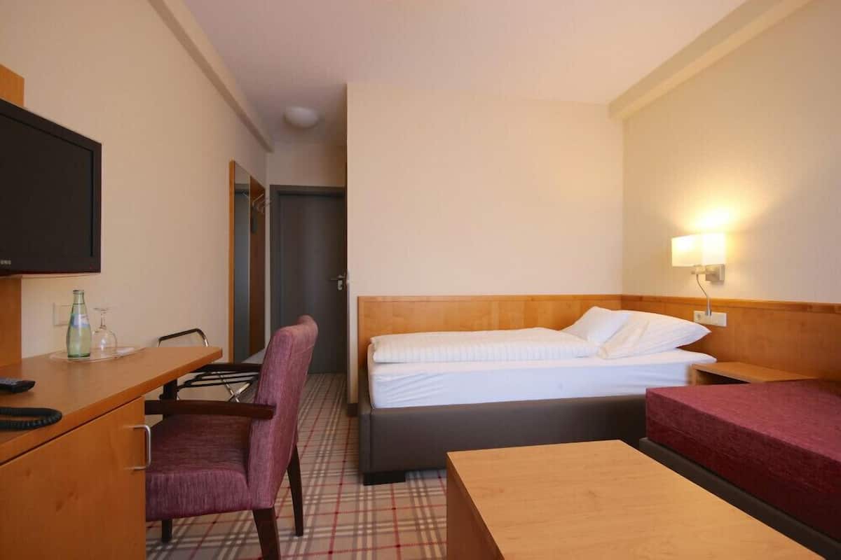 1 slaapkamer, een kluis op de kamer, verduisterende gordijnen