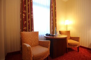 Double Room | In-room safe, blackout curtains, free WiFi, bed sheets - Hotel Hanken (Wangerooge)