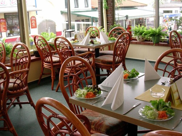 Free daily buffet breakfast - Hotel Hanken (Wangerooge)