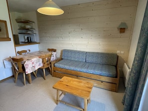 TV - Cozy apartment 4 pers, ski-in/ski-out, balcony, parking, WiFi (Termignon)