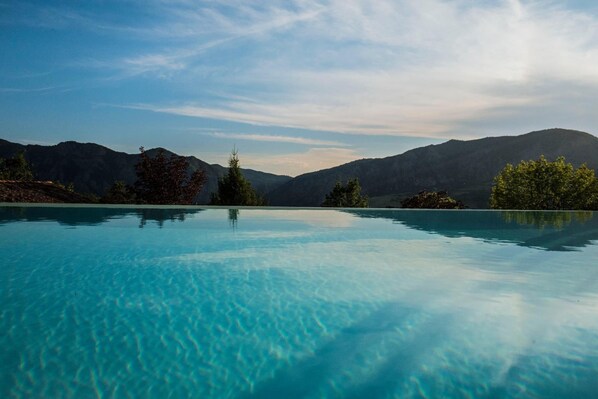 Seasonal outdoor pool - Foresteria La Merlina (Dernice)