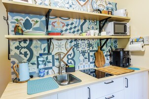 Apartment | Private kitchen | Full-size fridge, oven, stovetop, dishwasher