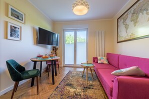 Apartment | Living room | Flat-screen TV