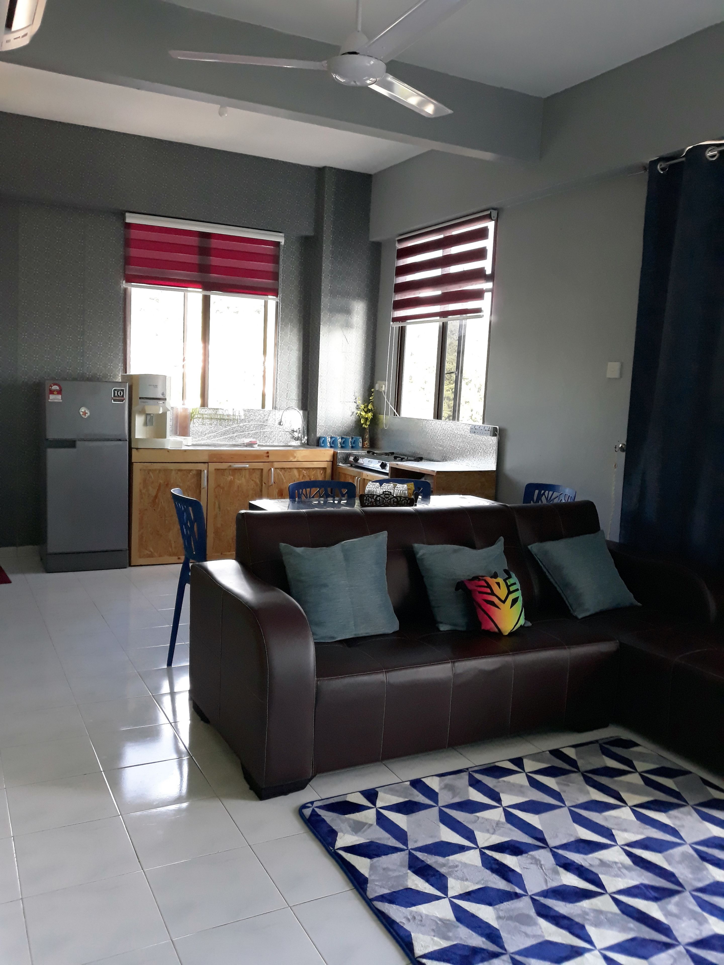 Apartemen Standar, 1 kamar tidur | Ruang keluarga | Televisi layar datar 32-inci dengan saluran TV kabel dan TV LED