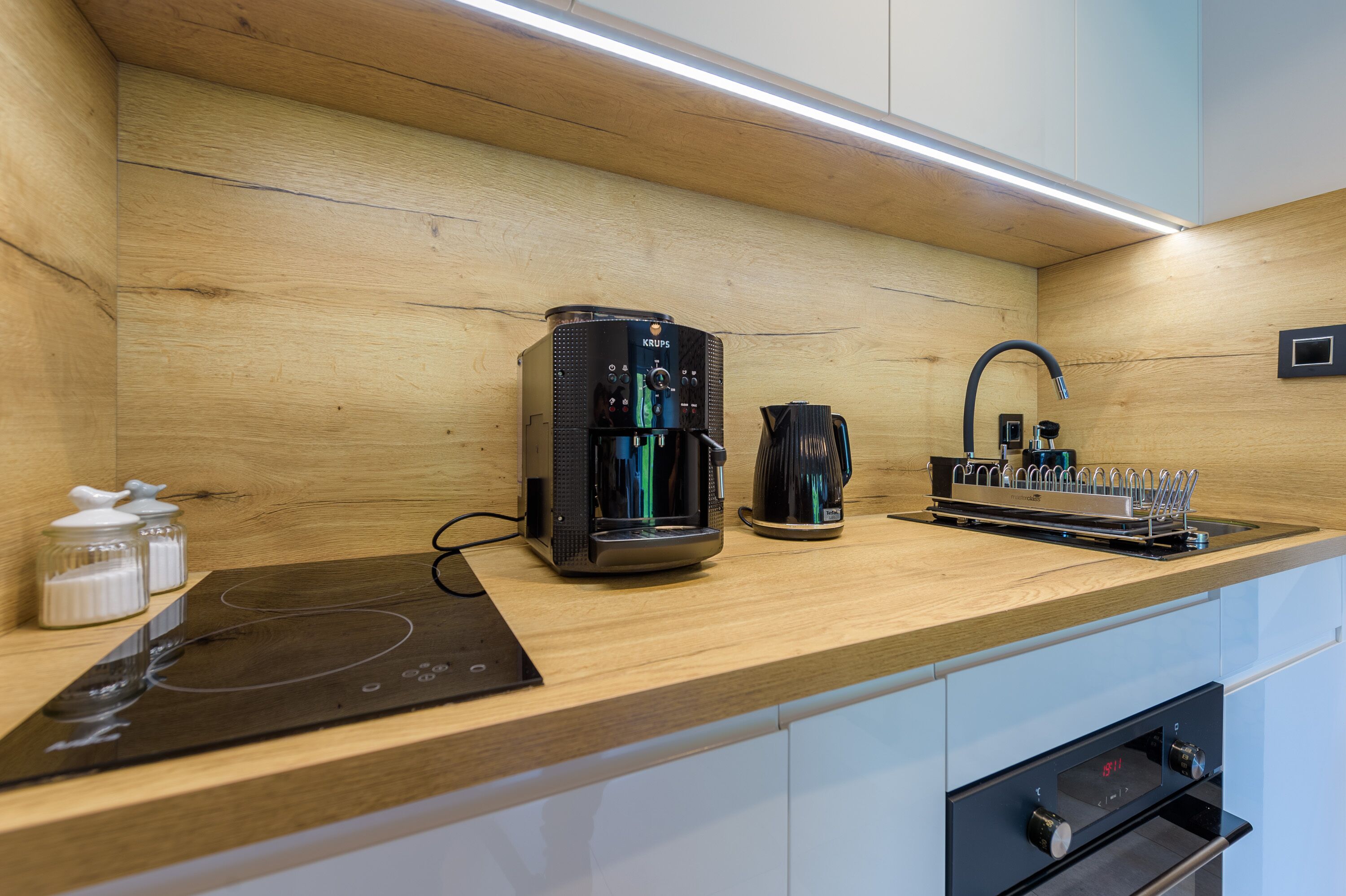 Comfort Apartment | Private kitchenette | Fridge, oven, stovetop, dishwasher