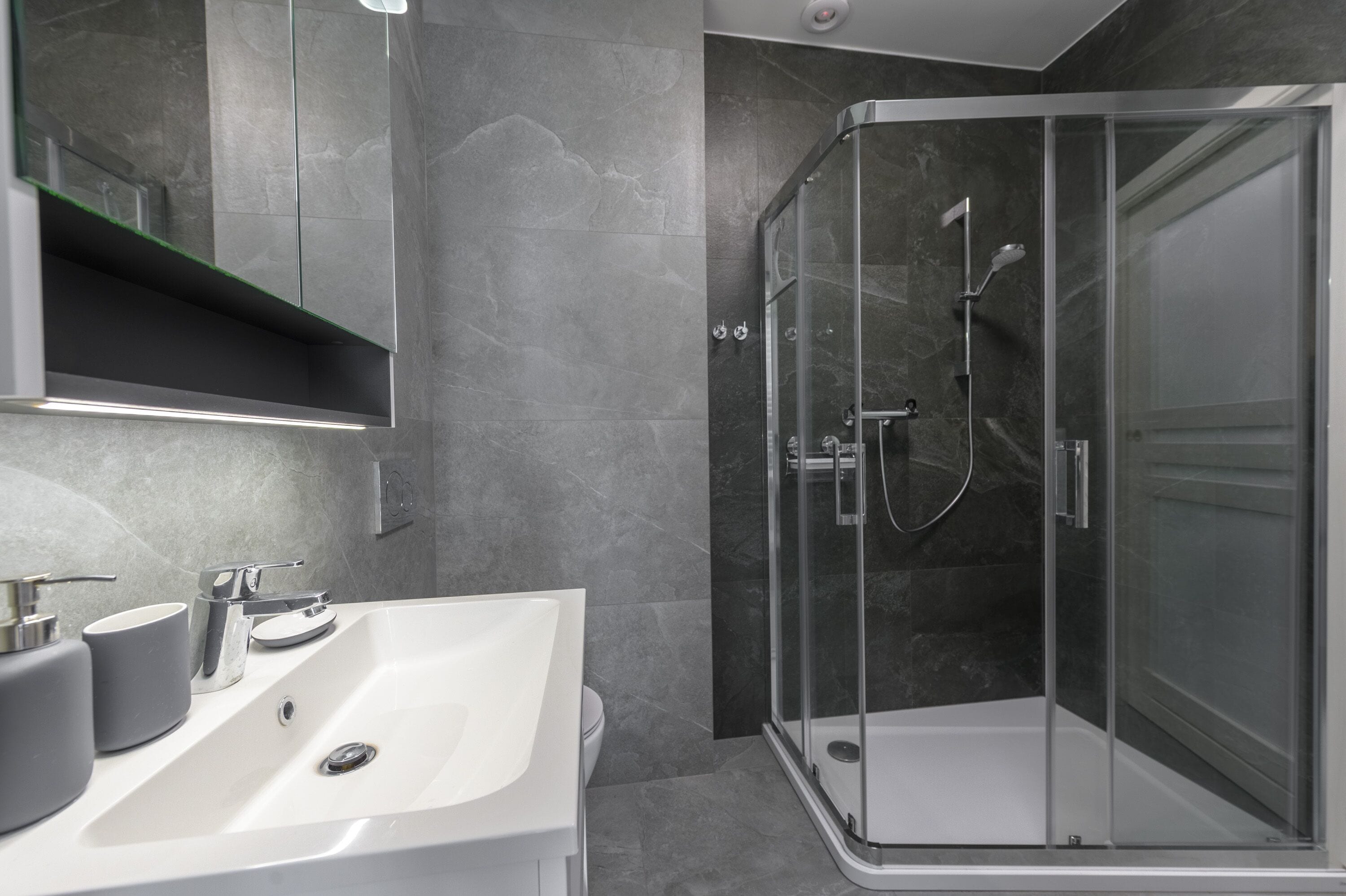 Luxury-Apartment | Dusche im Bad